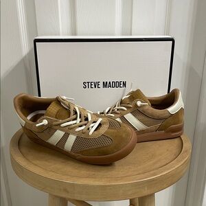 Steve Madden Tan and White Sneakers Size 9